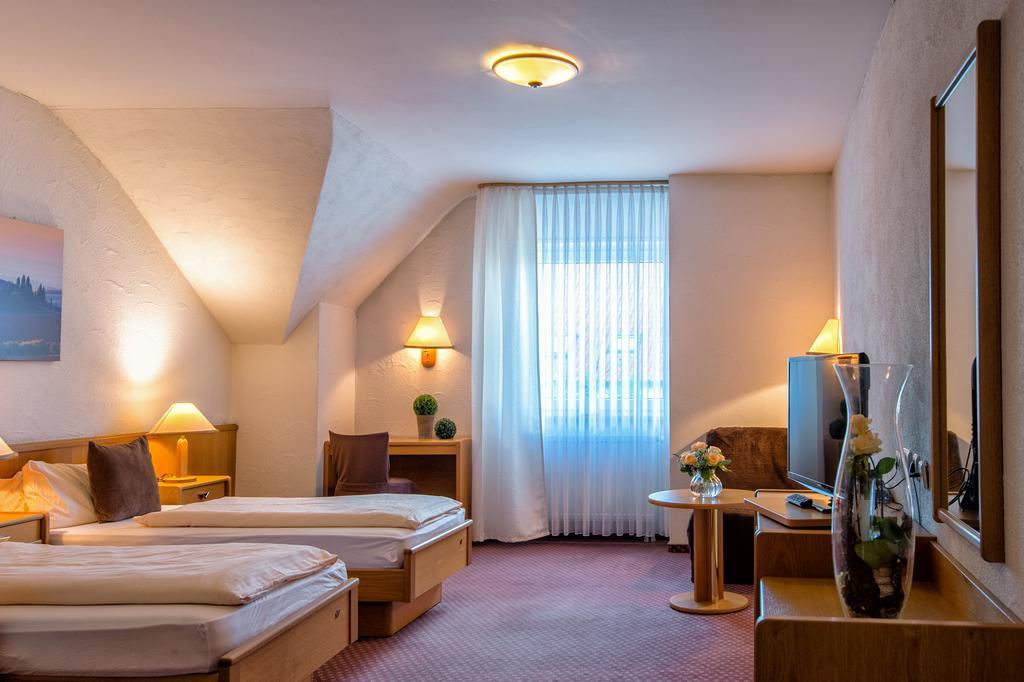 Hotel-Restaurant Schwyzerhuesli Viernheim Exteriör bild