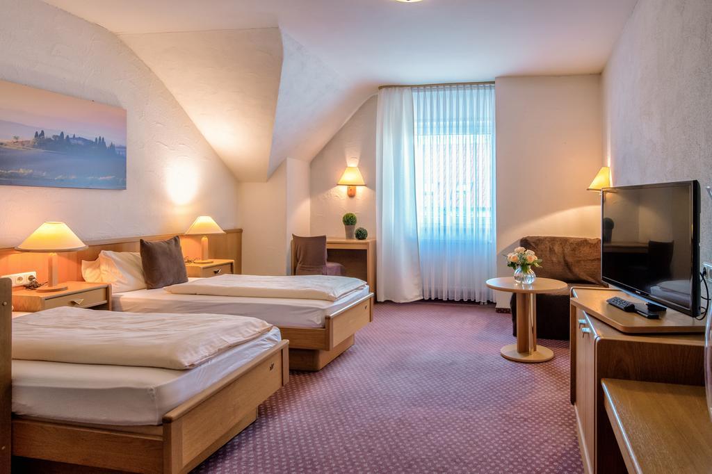 Hotel-Restaurant Schwyzerhuesli Viernheim Exteriör bild